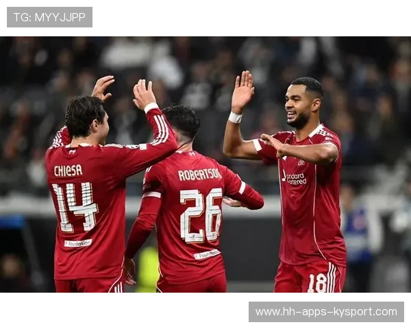 欧冠八强赛后场断球三过二完成精彩破门：现场魅力与品牌力量的完美融合